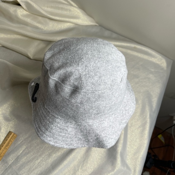 Unisex NWOT Terry Cloth Bucket Hat Light Grey Lined Size L/XL - Picture 3 of 7